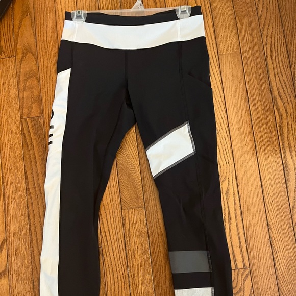 lululemon athletica Pants - Lululemon Soul Cycle tights with leg pockets, Limited Edition, size 6